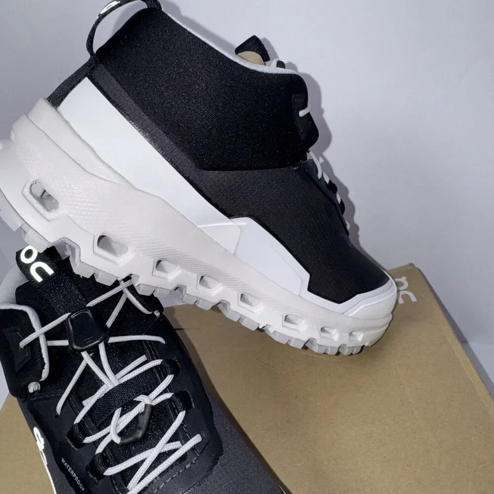 On Cloudhero Mid Waterproof Unisex Kids Sneakers Black/White US 3.5 EU 35.5 NIB